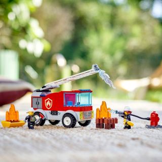 CAMION POMPIERS + ECHELLE 60280