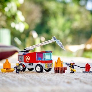 Lego City Le camion des pompiers avec échelle